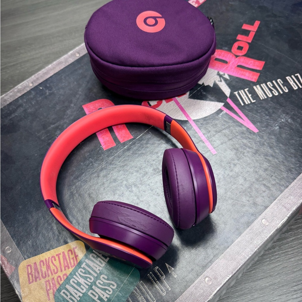 Purple Beats Solo 3 by Dr Dre PERFECT CONDITION with NEW NEVER WORN EAR CUSHIONS